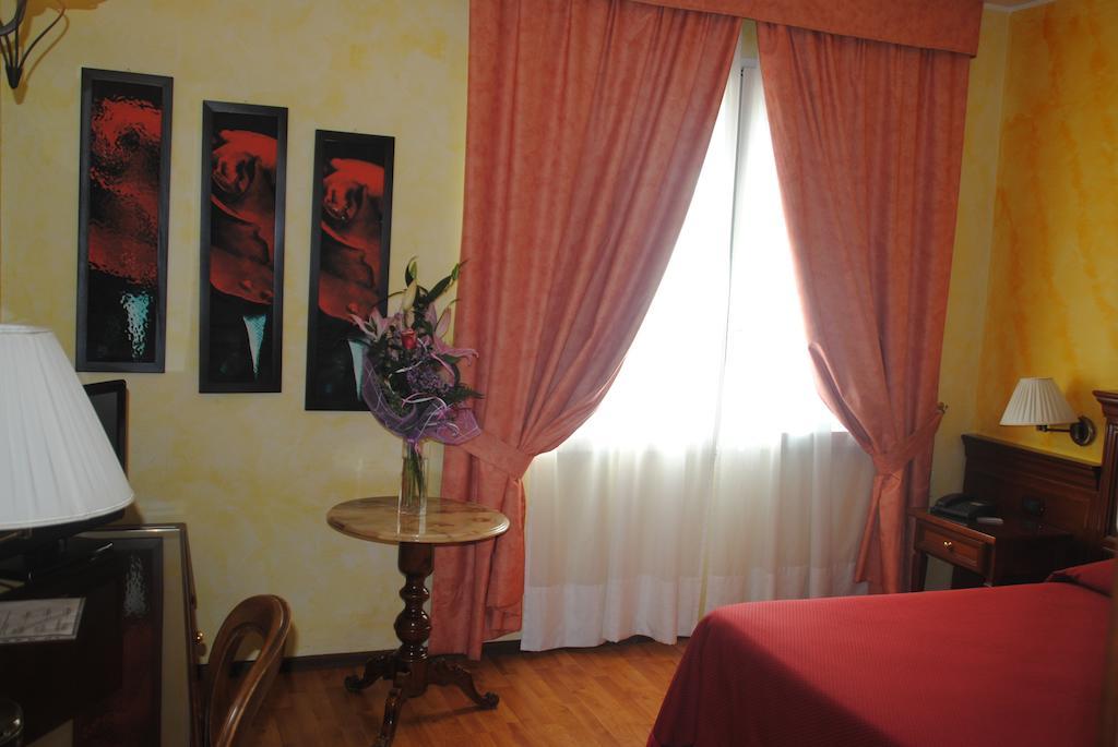 Hotel Vazzana Volpiano Pokoj fotografie