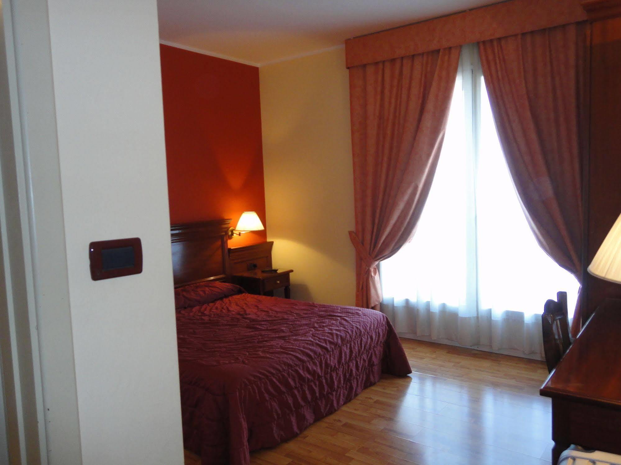 Hotel Vazzana Volpiano Exteriér fotografie