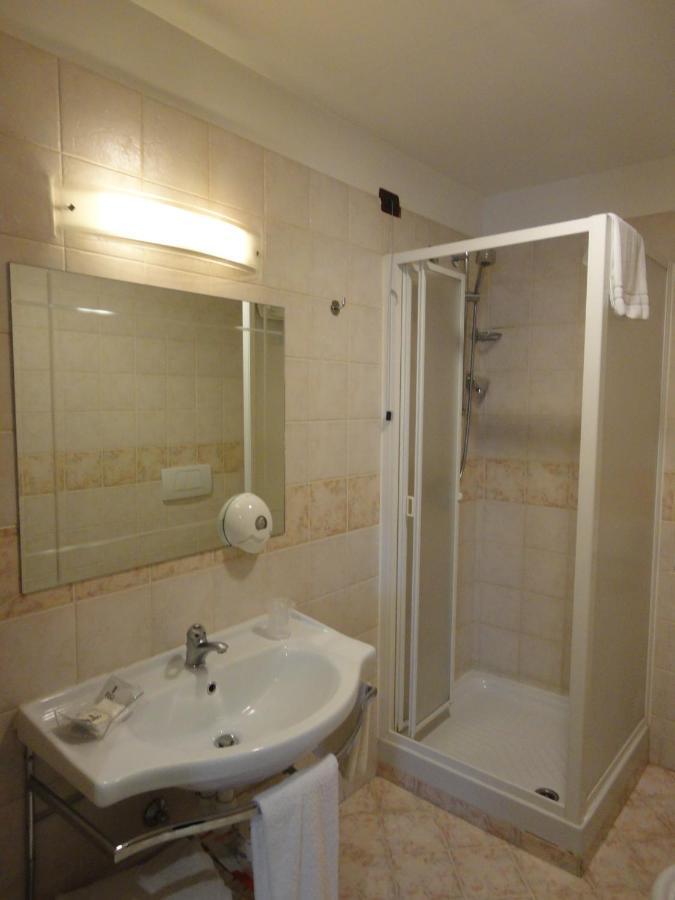Hotel Vazzana Volpiano Pokoj fotografie