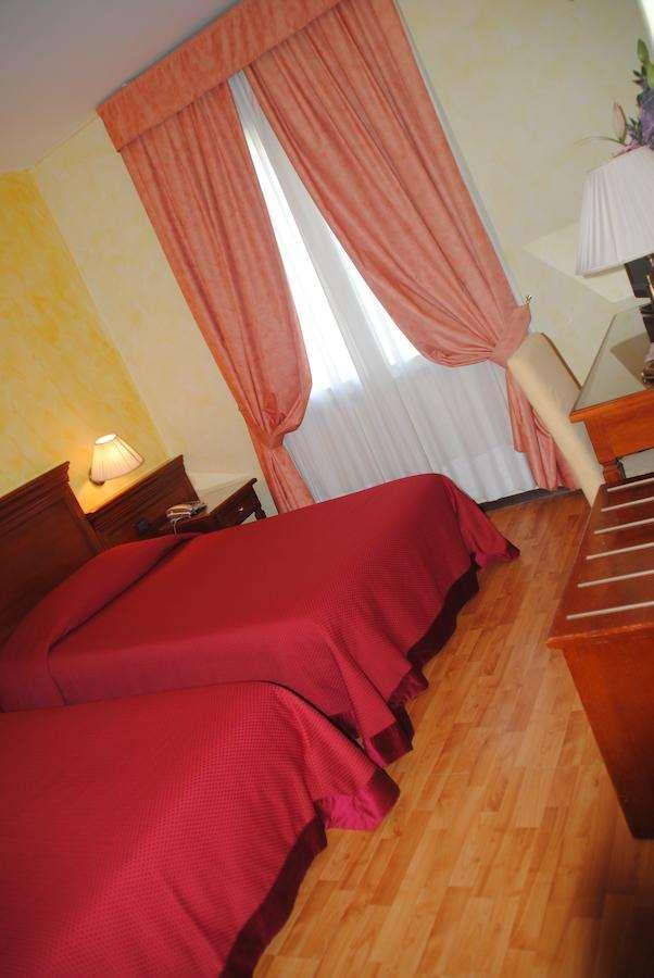 Hotel Vazzana Volpiano Pokoj fotografie