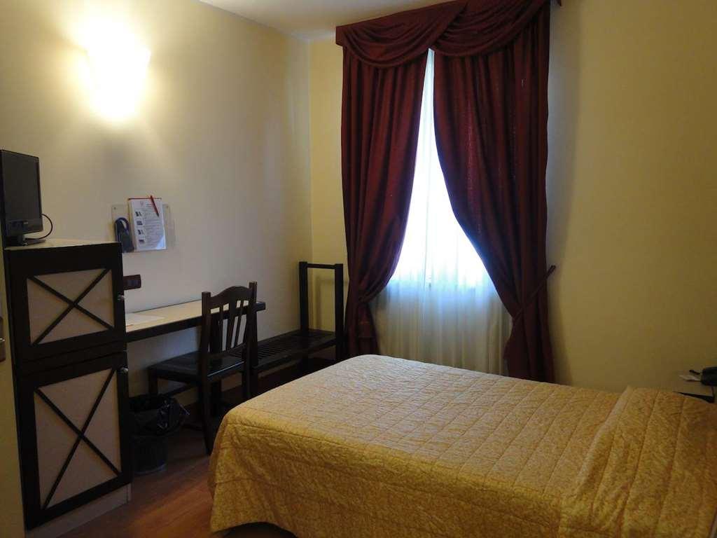 Hotel Vazzana Volpiano Pokoj fotografie