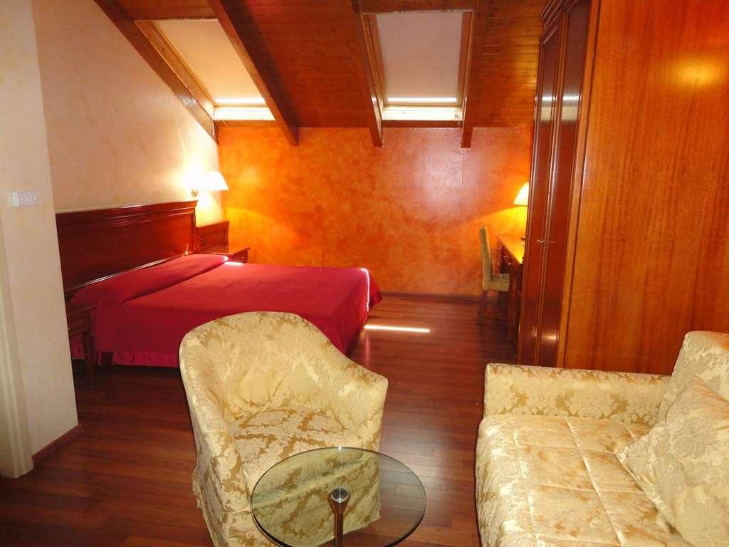 Hotel Vazzana Volpiano Pokoj fotografie