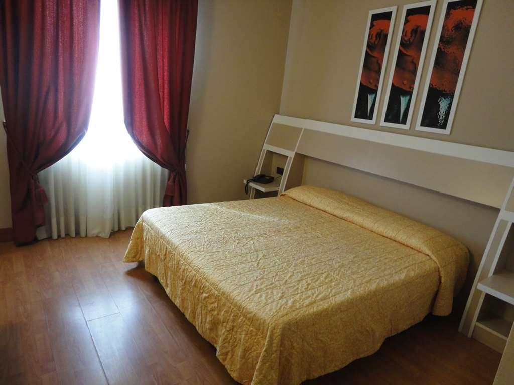Hotel Vazzana Volpiano Pokoj fotografie